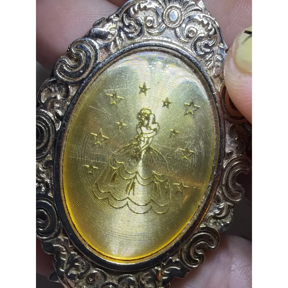 Vintage Style Oval Pendant Princess Stars Gold Tone Ornate Silver Charm Belle ?